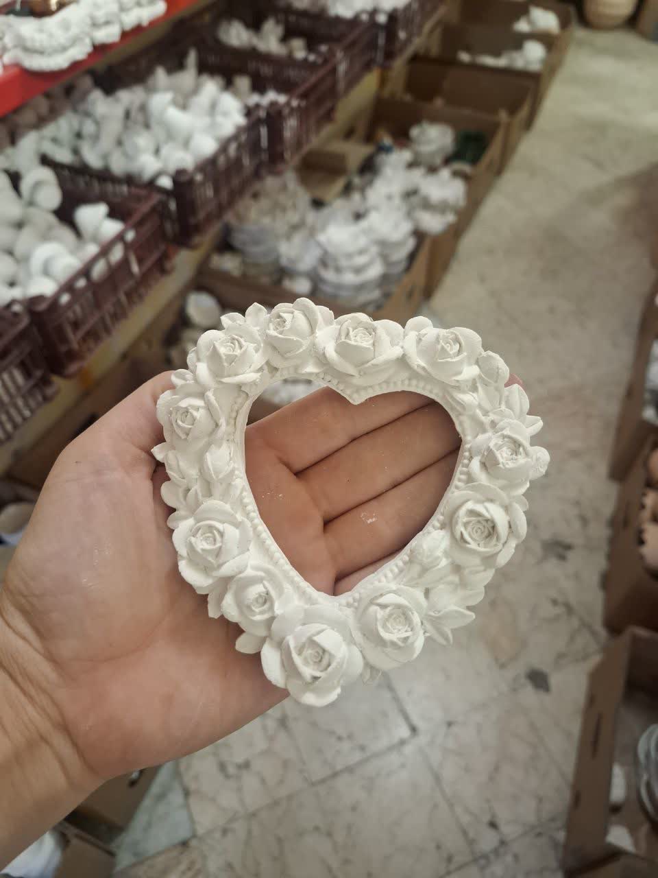 قاب قلبی دور گل کوچک