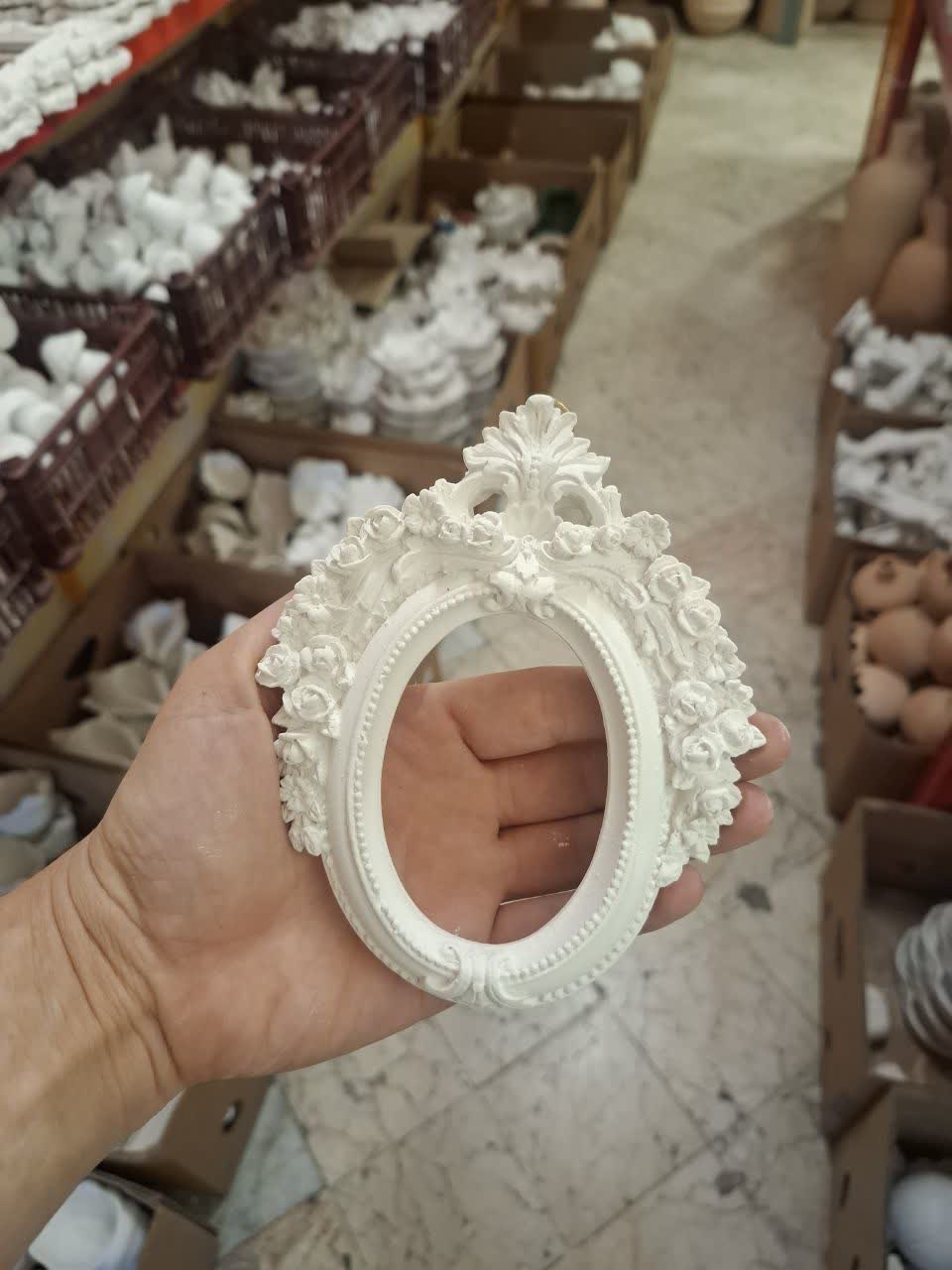 قاب بیضی تاج دار کوچک