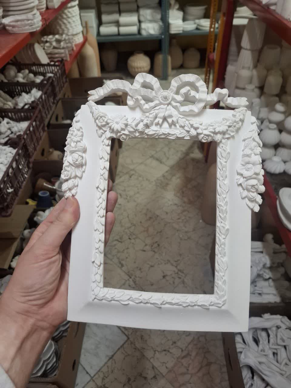 قاب مستطیل تاج دار