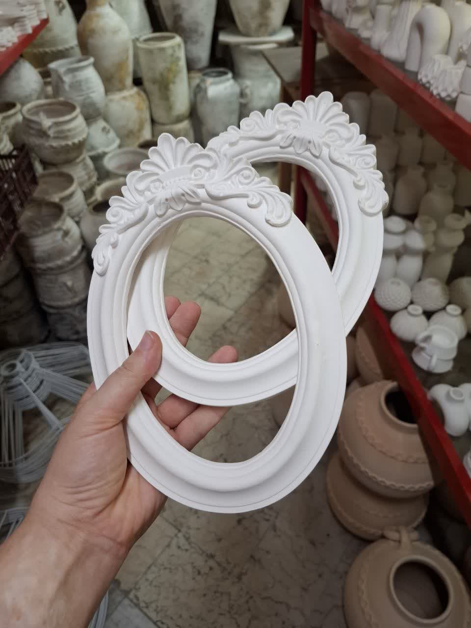 قاب بیضی گوشواره ای